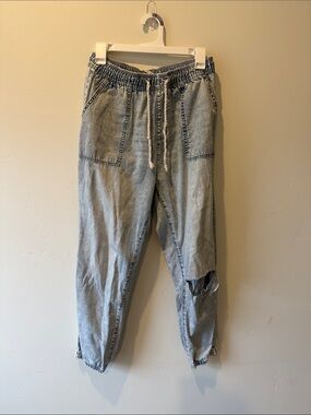Celebrity Pink Light Wash Ankle Cropped Jogger Jeans